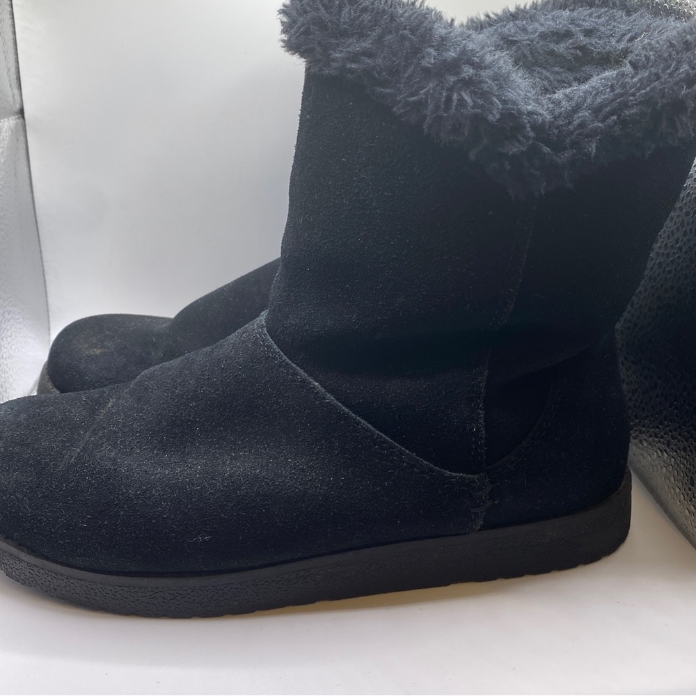 Black winter snow boot